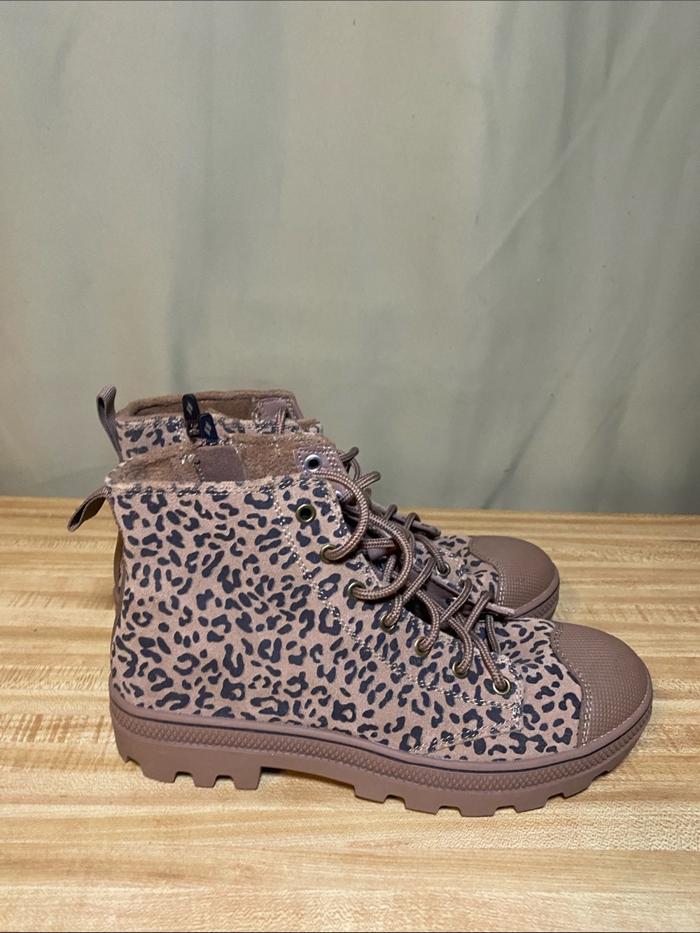 Skechers Women‘s Roadies Feline Fierce Leopard Print High Top Boots size 8